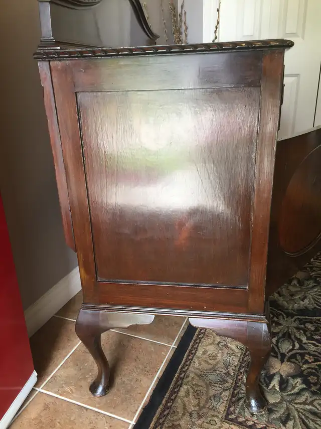 Antique Mahogany Sideboard in Hutches & Display Cabinets in Edmonton - Image 5