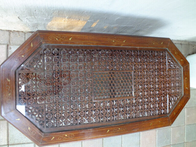 CARVED ROSEWOOD SHEESHAM  COFFEE AND END TABLE in Coffee Tables in Barrie - Image 2