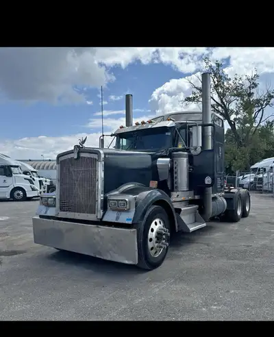 Kenworth W900 L Cat 3406E 6ts 550 hp. 13 speed transmission with regular 40s diffs not full locker....