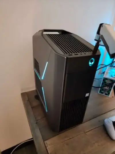 *Willing to negotiate, best offer around desired price. High-end gaming PC, runs AAA games smoothly...