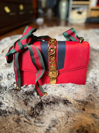 Gucci Silvie Shoulder Bag in Red