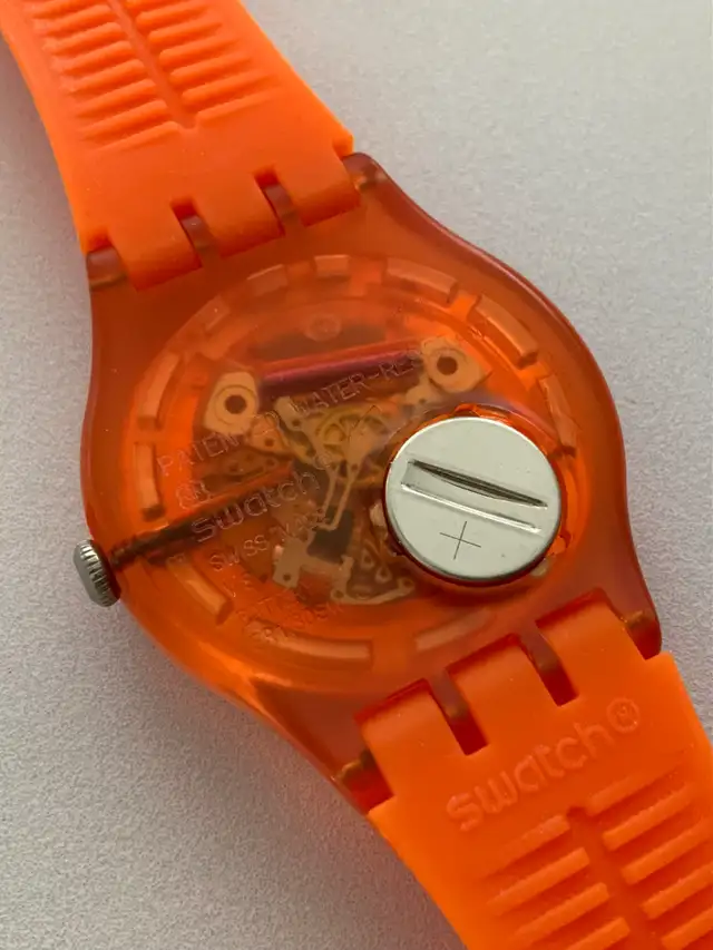 Swatch SUOO100 Orangish Lacquered – Édition Limitée| Limited Ed. in Jewellery & Watches in City of Montréal - Image 4