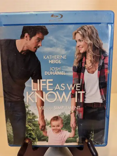 Two single adults become caregivers to an orphaned girl when their mutual best friends die in an acc...
