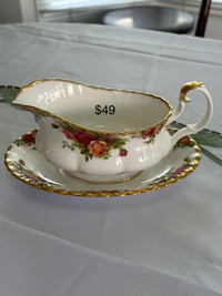 Gravy boat with dish Royal Albert England Bone China 