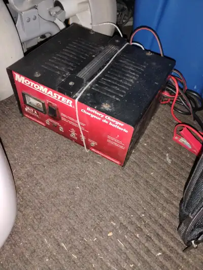 chargeur de batterie Mastercraft 10/2a -- 12 volts 10$ jump-start aide démarreur utilisé 1 seule foi...
