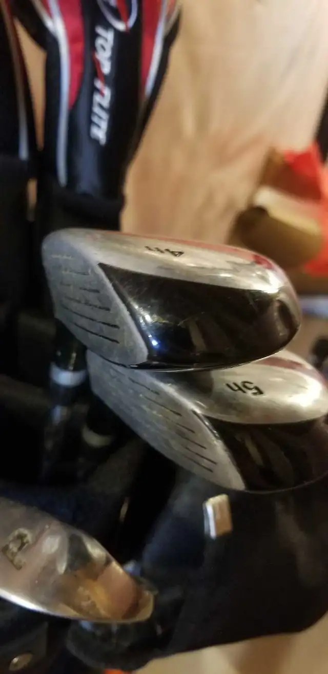 Rebel 11 Right Handed Golf Club Set & Extra Accessories in Golf in Guelph - Image 6