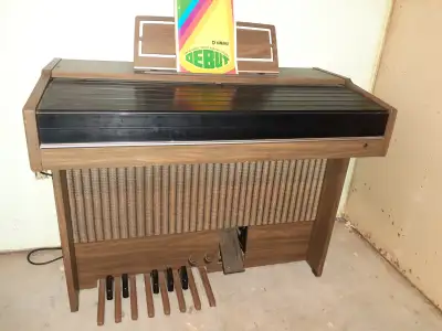 Older Yamaha organ, View more