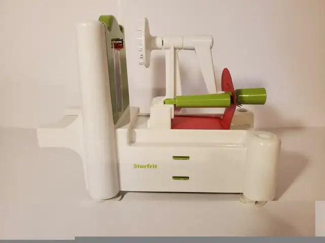 New Starfrit Spiralizer Spiral Slicer with 3 Stainless Steel Bla in Processors, Blenders & Juicers in Ottawa - Image 5