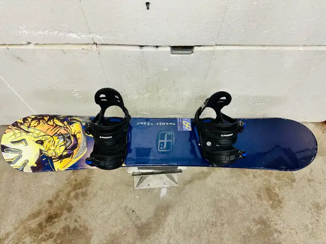 Forum kids snowboard 135 cm with Firefly bindings in Snowboard in Markham / York Region - Image 4