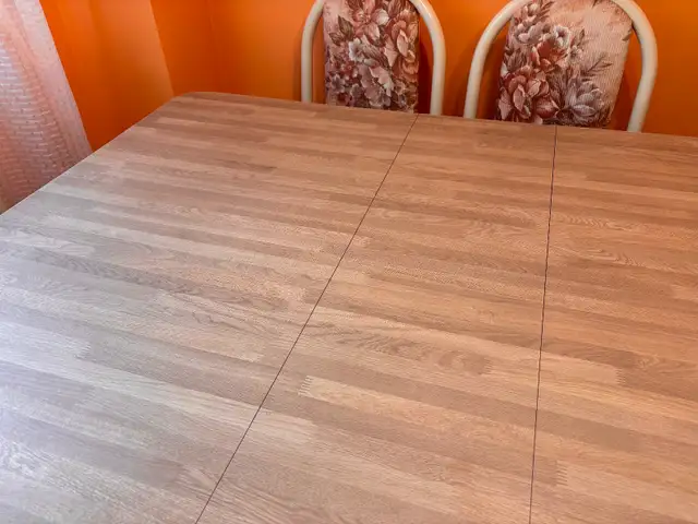 FREE- Vintage extendable dining table and 6  dining chairs in Dining Tables & Sets in Markham / York Region - Image 4