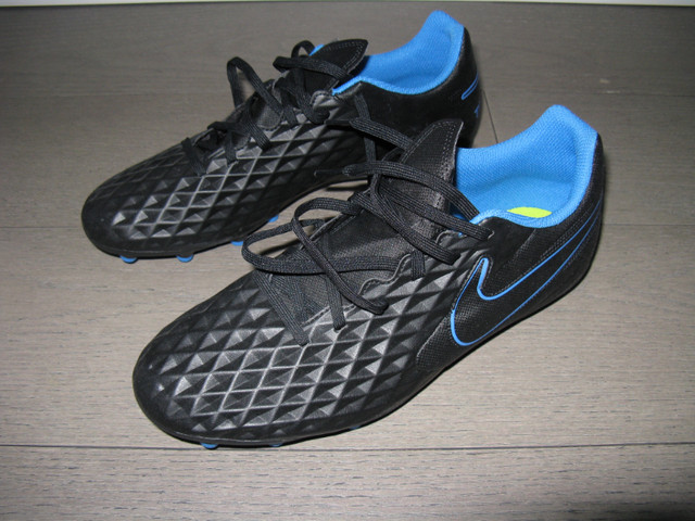 Nike Men's Tiempo Soccer Cleats Shoes New free shin pads in Soccer in Mississauga / Peel Region