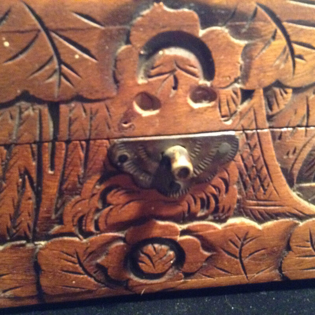 ANTIQUE CHINESE WOOD BOX in Arts & Collectibles in Vancouver - Image 2