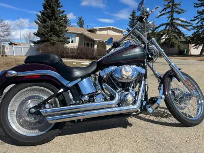 2005 Harley Davidson deuce, only 11000km. More after market than I can list, all Harley parts. Motor...