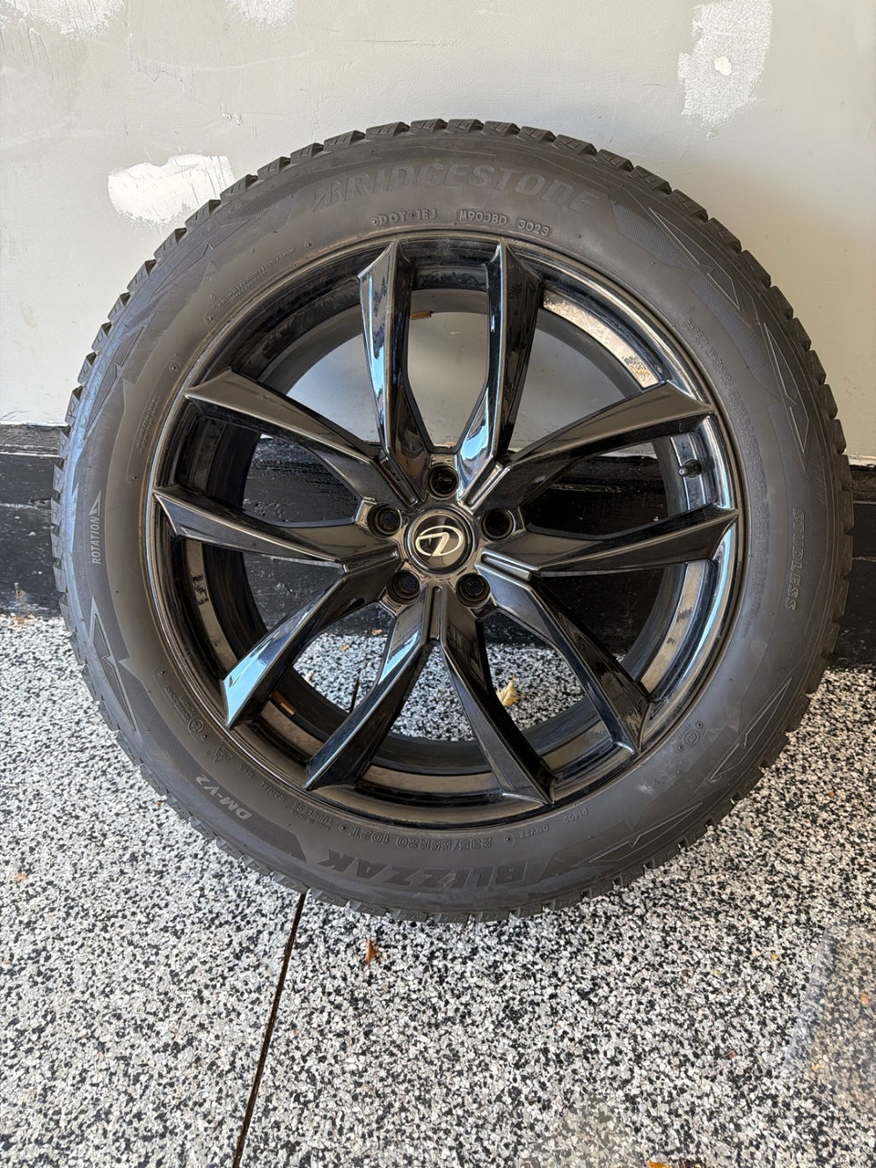 Bridgestone Blizzak DM-V2 Winter Tires on Lexus Rims — 235/55R20 ...