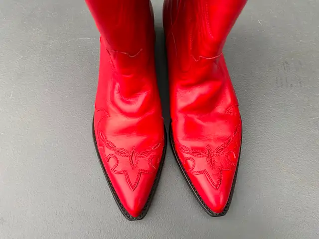 Cowboy Boots Womens size 9.  New.  Guess Brand in Women's - Shoes in Edmonton - Image 3