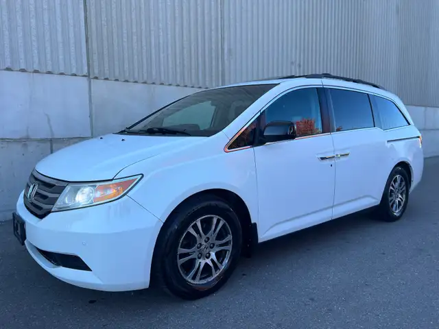 Honda Odyssey touring 3.5 Touring Rear entertainment 8 Seater 
