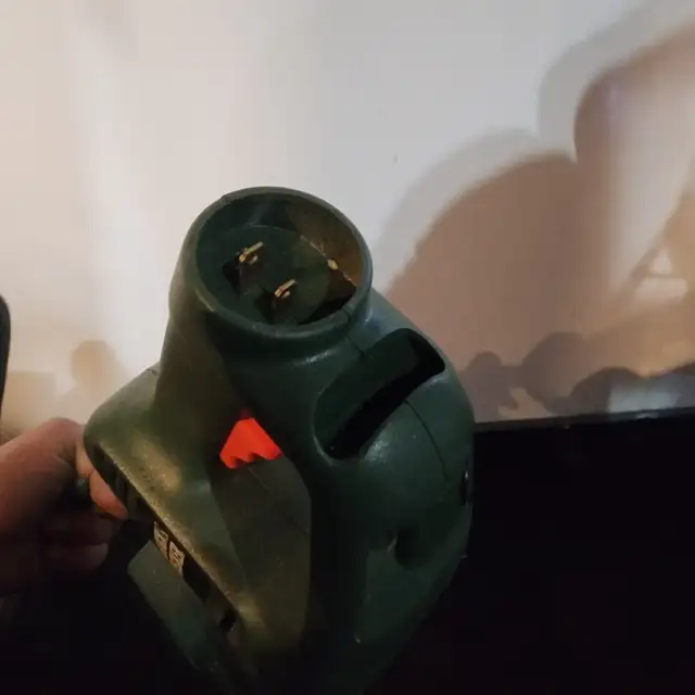 13'' hedge trimmer black & decker green in Lawnmowers & Leaf Blowers in Oakville / Halton Region - Image 6