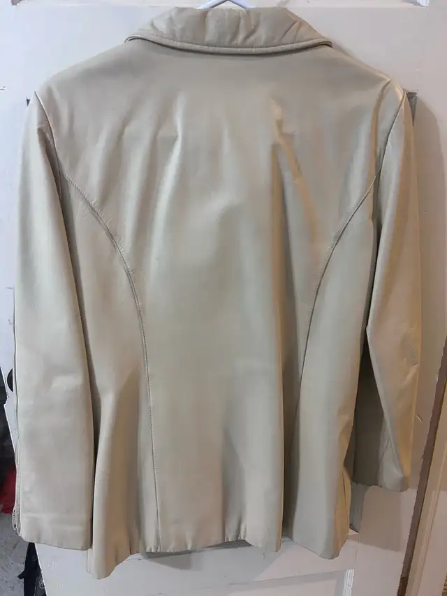 leather women’s coat and jacket in Women's - Tops & Outerwear in City of Toronto - Image 10