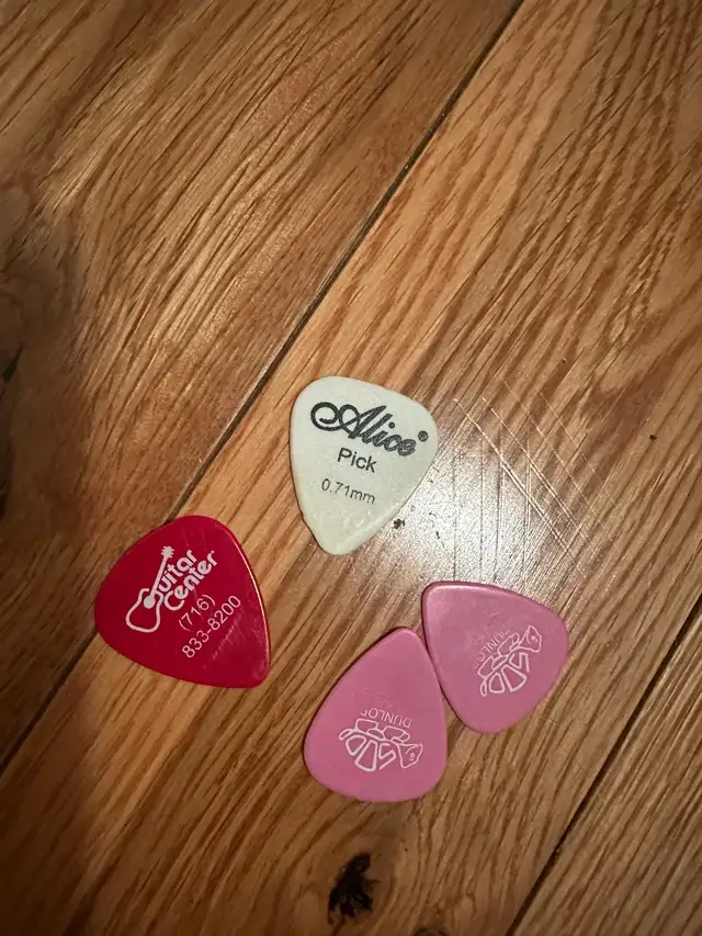 Guitar + add ons in Guitars in Markham / York Region - Image 4