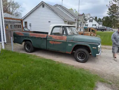 Nice condition 1970 dodge,from Western Canada,needs some floor work,and has a small hole in rocker,g...