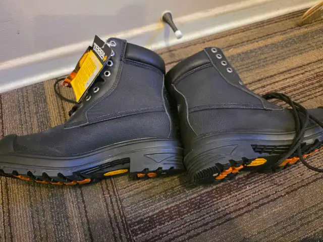 new Terra work boots goretex  woman size 7  in Women's - Shoes in Edmonton - Image 8