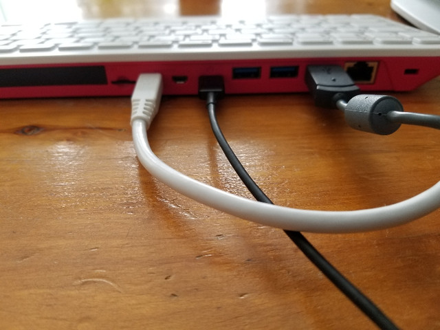 Raspberry Pi 400 complete kit dans Ordinateurs de bureau  à Ouest de l’Île - Image 4