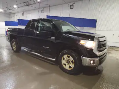 Toyota Tundra double cab, boîte de 6pi, TRD off road SR5 sport. Roues motrice arrière avec option po...