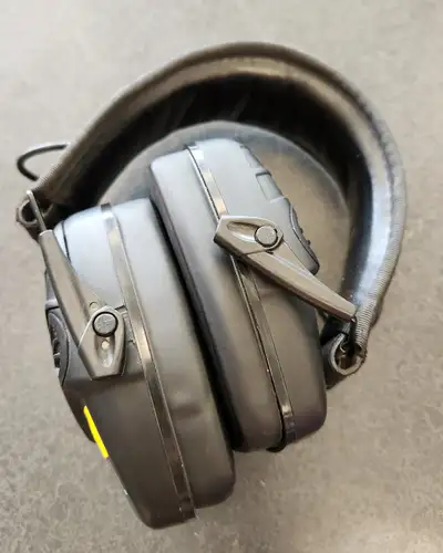 Axil Trackr Electronic Hearing Protection Earmuffs $60+Tax Item #64149 ***ALL MERCHANDISE HAS A 30-D...