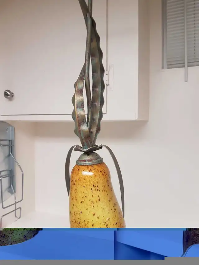 Blown glass Cala Lily pendant light in Indoor Lighting & Fans in Mississauga / Peel Region - Image 3