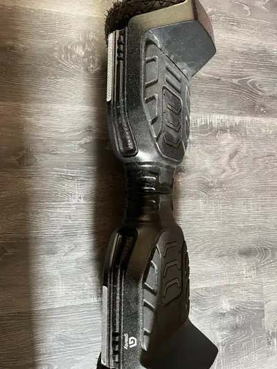 Hoverboard gravity acheté il y a trois ans, utiliser à l’intérieur seulement Pratiquement neuf
