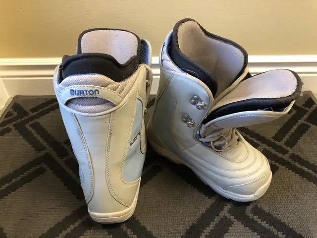Burton Snowboard Boots (child) in Snowboard in Calgary - Image 4