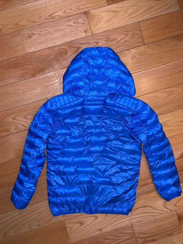 Manteau neuf doudoune Guess 10 ans blue in Kids & Youth in City of Montréal - Image 5
