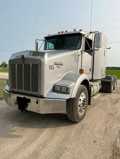 Kenworth T800 Cummins N14 engine rebuilt 300k ago 15 speed transmission Great condition Call or emai...