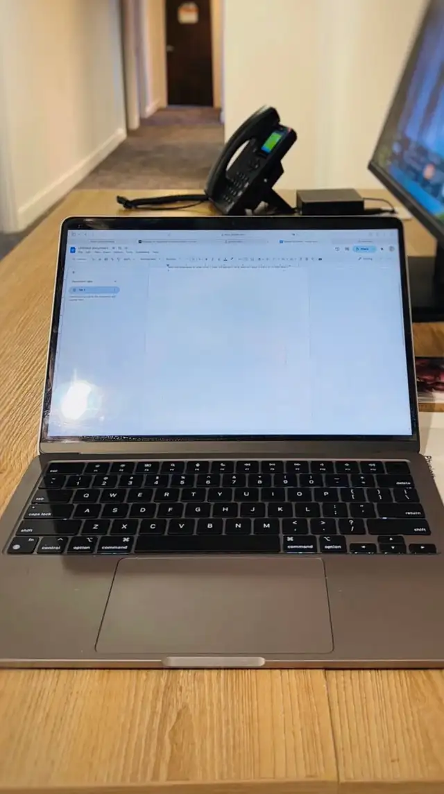 Apple MacBook Air M2 in Laptops in Oakville / Halton Region - Image 4