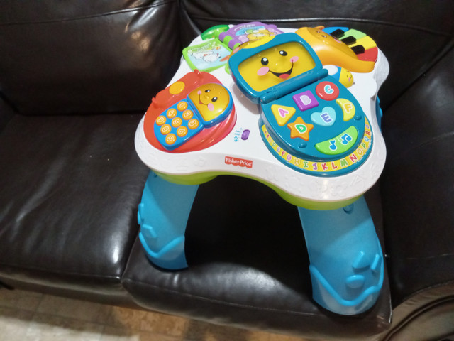 Table de jeu francais - VTech  discover Table - French dans Jouets et jeux  à Laval/Rive Nord