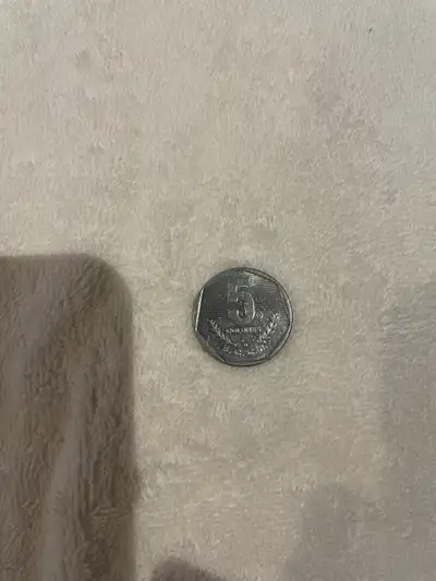 Central America Costa Rica 5 Colones 1985 See my other coins ads, combine, make an offer.