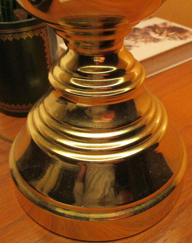 Rare Vintage Brass Desk Lamp, 27" high with lampshade in Indoor Lighting & Fans in Kelowna - Image 3