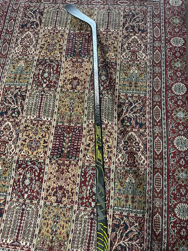 used 4 times Sherwood left handed hockey stick in Hockey in Mississauga / Peel Region - Image 2