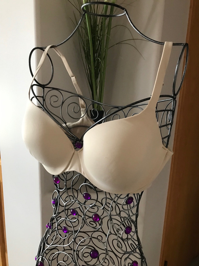 New Victoria’s Secret Bra - Size 36D in Multi-item in Medicine Hat