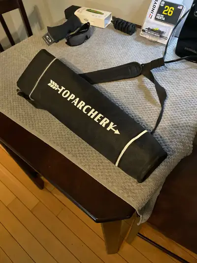 I'm selling a TOPARCHERY quiver in new condition, perfect for archery enthusiasts. It's designed to...