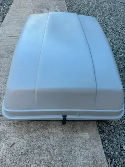 500 litre, Extra Large plastic Cargo Carrier, lockable, like new