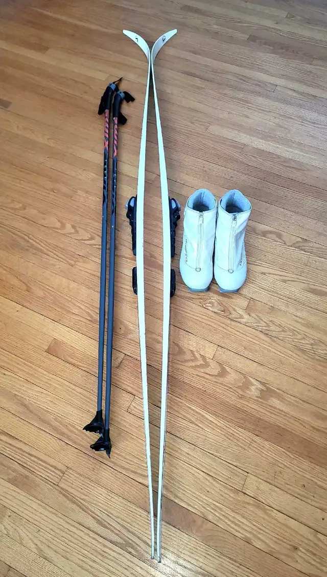 Cross Country Ski set Waxless - Womens 6 - 11 / Youth/Mens 5-10 in Ski in Winnipeg - Image 10