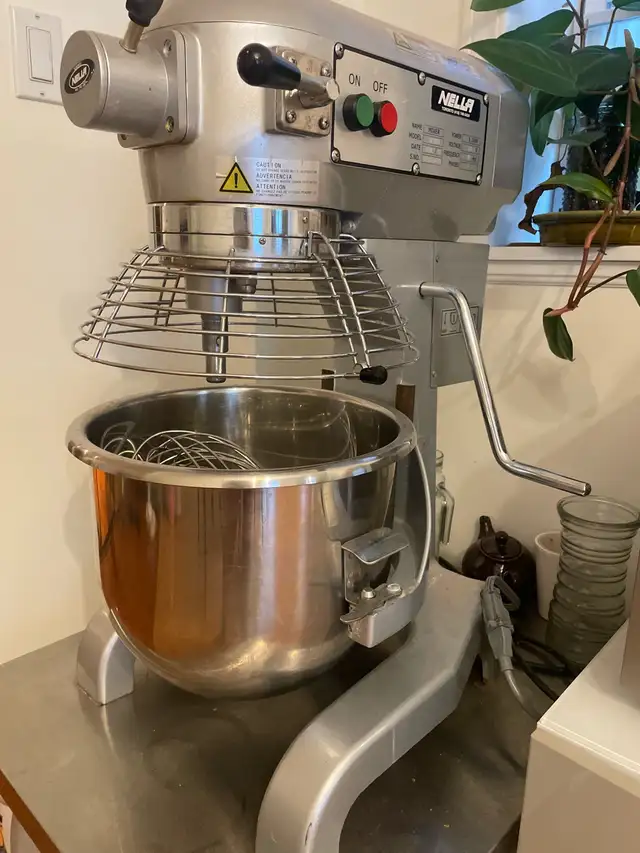 Nella 20 quart mixer with lowboy table in Industrial Kitchen Supplies in City of Toronto - Image 2