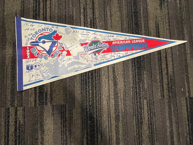  Toronto Blue Jays vintage banners in excellent condition $200  in Arts & Collectibles in London - Image 4