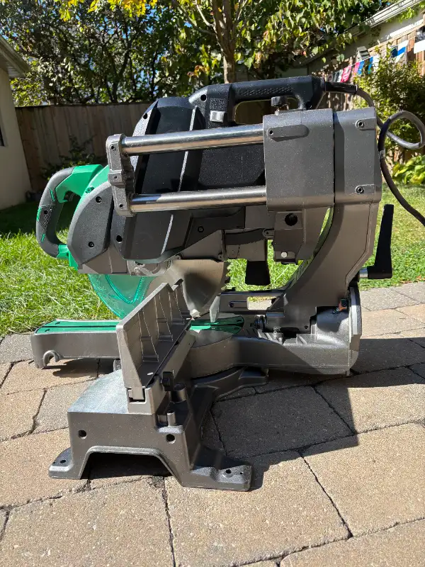 Hitachi C12RSH2 Miter Saw w/ Laser – Excellent in Power Tools in City of Toronto - Image 4