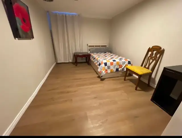 Private room for rent near Oshawa center & Trent University !!