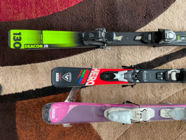 Skis enfants Rossignol Volkl 110/116/130cm avec bottes dans Ski  à Longueuil/Rive Sud - Image 2