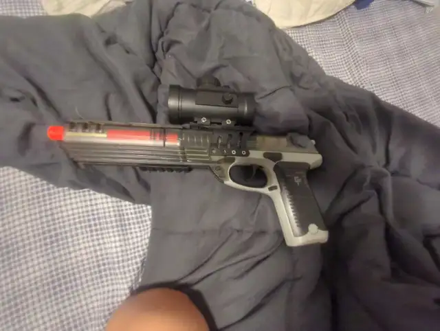 Airsoft gun pistol