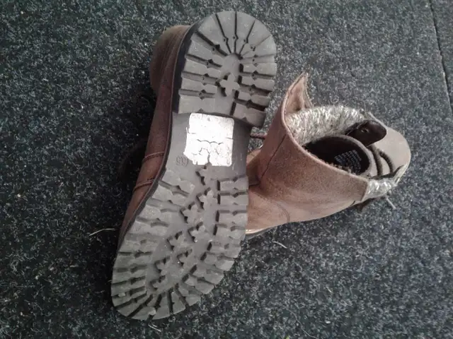 Women winter boots size 5.5 in Women's - Shoes in Calgary - Image 4
