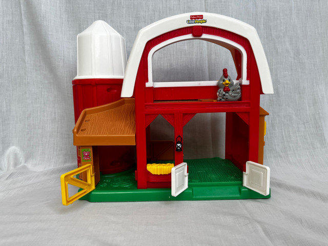 Fisher Price Little People Animal Sounds Farm Playset in Toys & Games in Bedford - Image 4